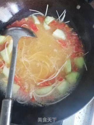 丝瓜番茄鸡蛋面的做法步骤:3