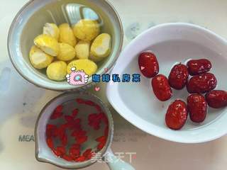 板栗老鸡汤的做法步骤：3