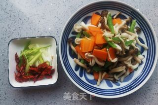 #蚝油炒双菇的做法图解3