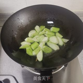丝瓜木耳菌菇汤的做法步骤:4