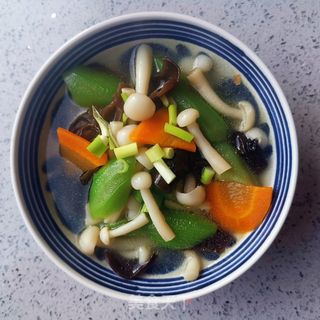 丝瓜木耳菌菇汤的做法步骤:10