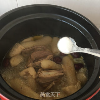 竹荪丝瓜鸽汤面的做法步骤：4