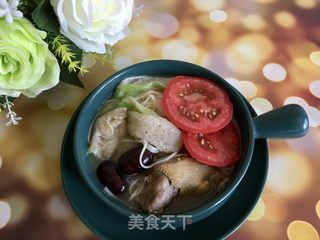 竹荪丝瓜鸽汤面的做法步骤：12