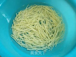酸辣土豆丝的做法步骤:2