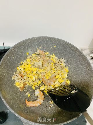 藜麦虾仁炒饭的做法步骤：6