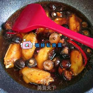 香菇焖鸡翅的做法步骤:7