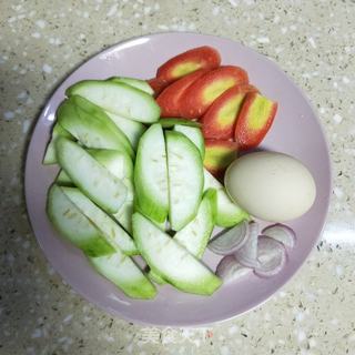 鸡蛋丝瓜汤面的做法步骤:2