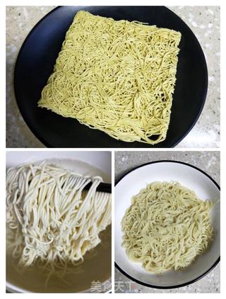 鸡蛋丝瓜汤面的做法步骤:3