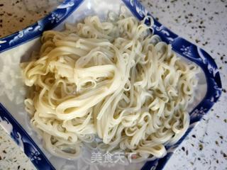鲜虾拌面的做法步骤:4