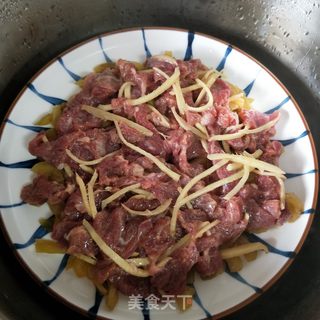 牛肉蒸榨菜的做法步骤：7