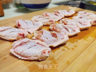 金沙鸡翅的做法步骤:2