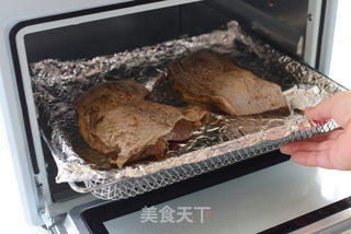 皮酥肉烂的烤鸡腿的做法步骤:3