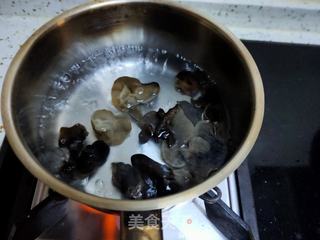 黄瓜木耳炒虾仁的做法步骤:3