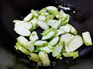手打牛肉丸丝瓜面汤的做法步骤：5