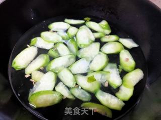 手打牛肉丸丝瓜面汤的做法步骤：6