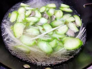 手打牛肉丸丝瓜面汤的做法步骤：7