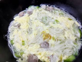手打牛肉丸丝瓜面汤的做法步骤：10