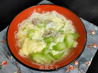 手打牛肉丸丝瓜面汤的做法步骤：12