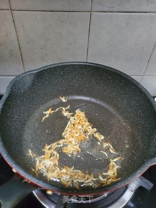 虾皮炒丝瓜的做法步骤：2