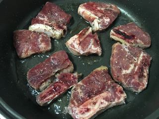 黑胡椒牛仔骨的做法步骤:2