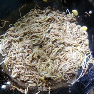 荞麦面拌绿豆芽的做法步骤:7