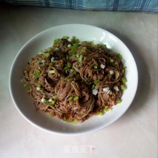 荞麦面拌绿豆芽的做法步骤:8