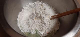 快手手葱油饼的做法步骤:2