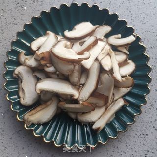 香菇炒青菜的做法步骤:2