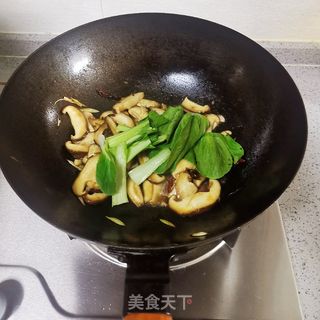 香菇炒青菜的做法步骤：6