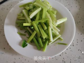 芹菜炒土豆丝的做法步骤:3