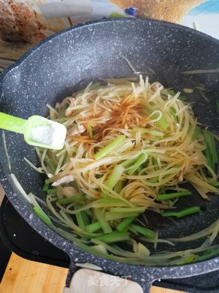 芹菜炒土豆丝的做法步骤:11
