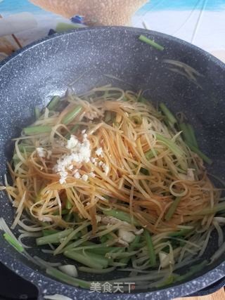 芹菜炒土豆丝的做法步骤:12