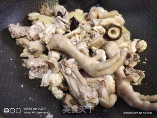 鹌鹑蛋焖鸡肉的做法步骤:7