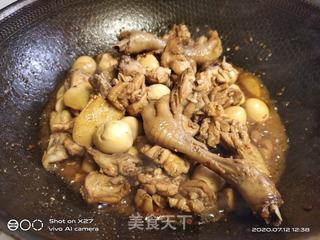 鹌鹑蛋焖鸡肉的做法步骤:11