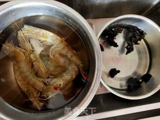 西红柿虾仁打卤面的做法步骤:2