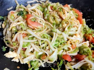 番茄包菜炒面的做法步骤:12