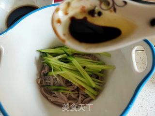 荞麦虾仁拌面的做法步骤:12