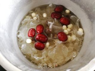 桂圆银耳莲子羹的做法步骤：3