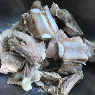 糖醋小排的做法步骤：2