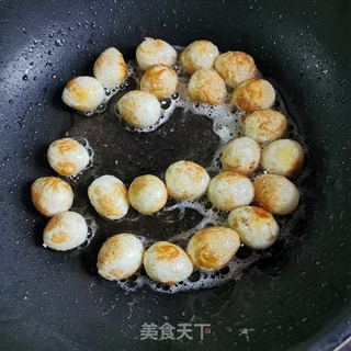 虎皮蛋红烧肉的做法步骤:3