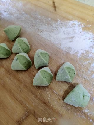 莲藕菠菜水饺的做法步骤:5