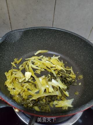 金汤酸菜牛肉的做法步骤:2