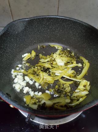 金汤酸菜牛肉的做法步骤:3