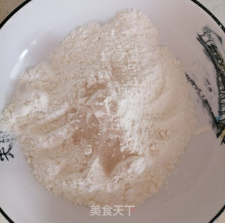 香酥生煎卷子的做法步骤：1