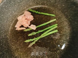 青酱鸡肉芦笋三明治的做法步骤:3