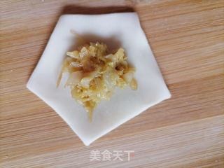 生煎花样酸菜饺子的做法步骤:7