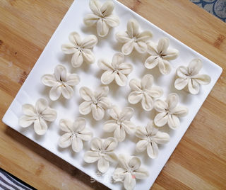 生煎花样酸菜饺子的做法步骤:13