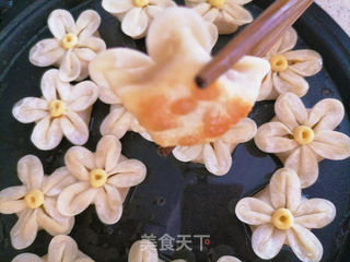 生煎花样酸菜饺子的做法步骤:22