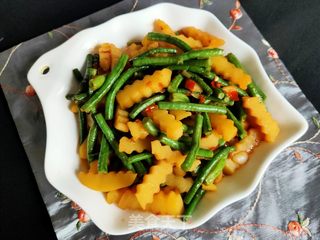 豇豆烧琅琊土豆条的做法步骤:14
