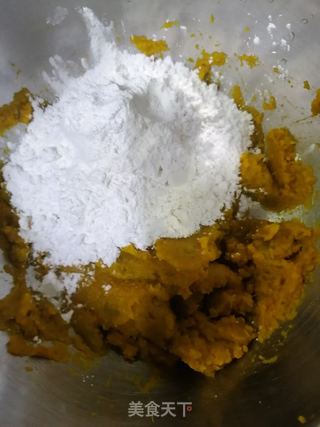 南瓜芝麻糯米饼的做法步骤:2